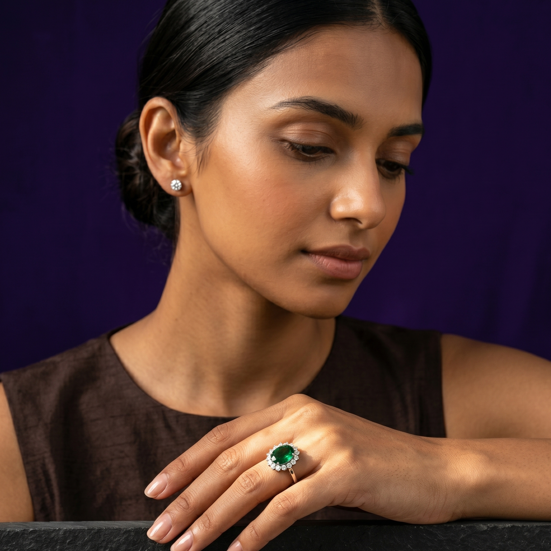 Classic Oval Emerald Halo Ring in 925 Sterling Silver