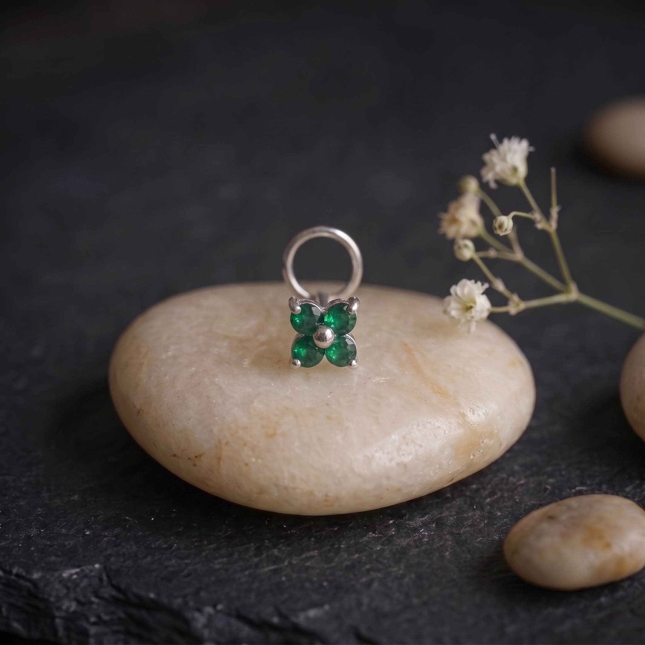 Emerald Quatrefoil Nose Pin in 925 Sterling Silver