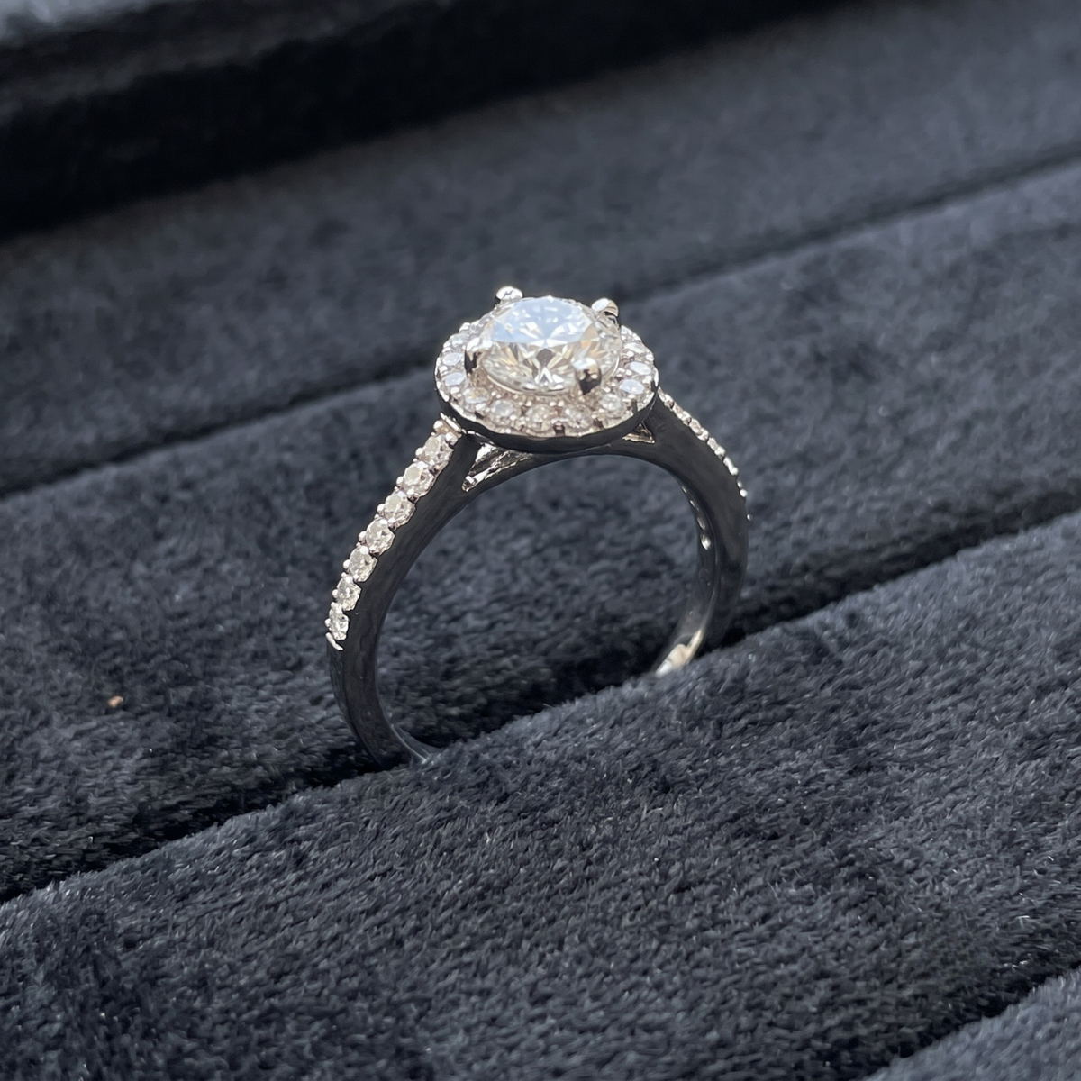 925 Sterling Silver Ethereal Solitaire Halo Ring