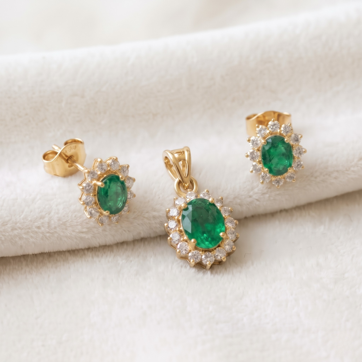 Oval Emerald Halo Pendant Set in 925 Sterling Silver