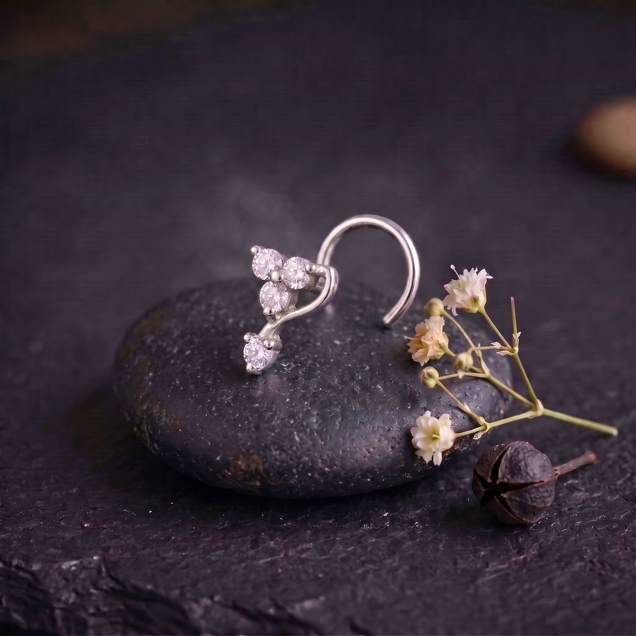 Trailing Vine Nose Pin in 925 Sterling Silver